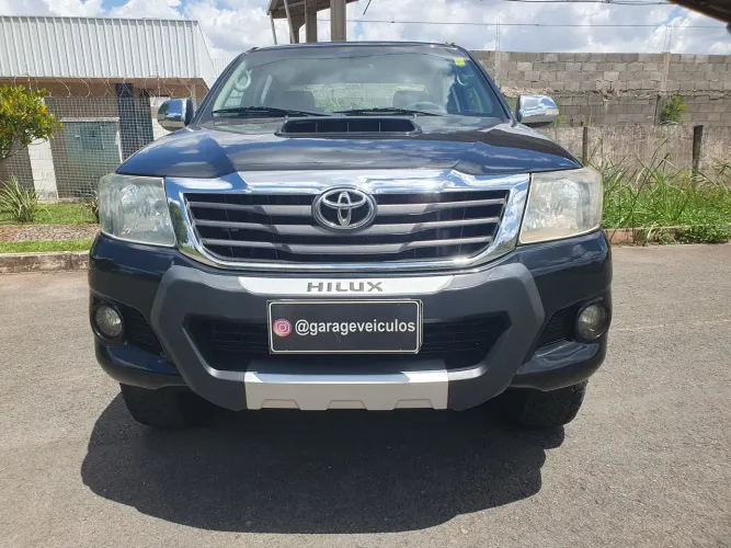 Toyota Hilux CD SRV D4-d 4X4 3.0 TDI Diesel AUT 2013