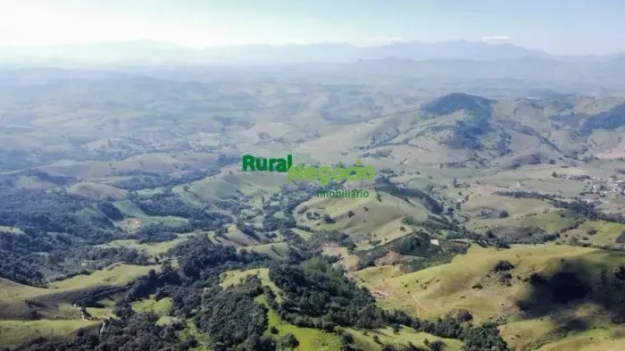 SÍTIO COM CLIMA DE MONTANHA E VOCAÇÃO AGRÍCOLA NOBRE EM CRISTINA-MG