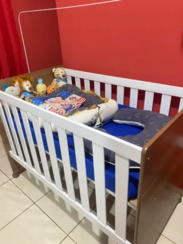 Berço que vira cama