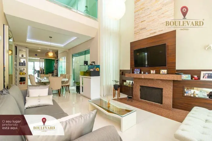 Casa com piscina aquecida e 3 dormitórios à venda, 330 m² por R$ 2.750.000 - Uberaba - Cur