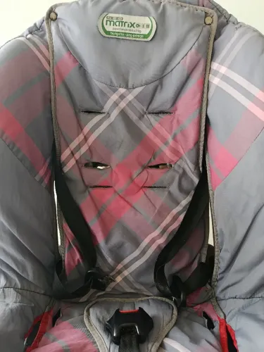 Cadeirinha Carro Resistente em perfeito estado