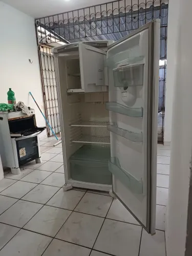 Geladeira frost free ótima 
