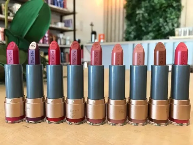 Compre 1 leve 2 batons Eudora kiss me hidratante ou matte