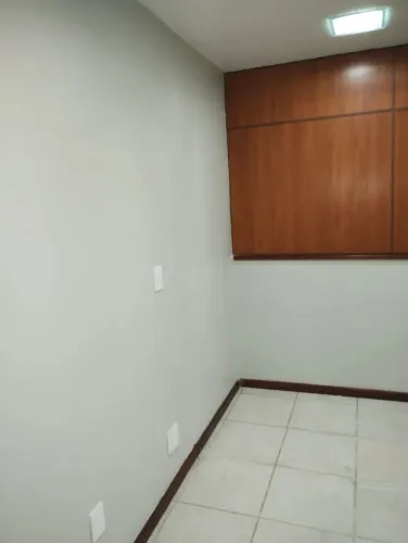 Sala Comercial no Mercado São Sebastião - Penha Circular - RJ