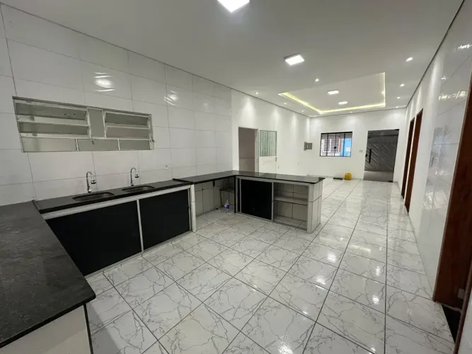 Renato Souza Pinto | Px da Av Atroaris | 2 Quartos + 4 Apartamentos | Ideal p. Empresa