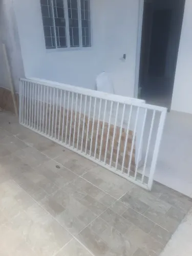 Cerca de aluminio