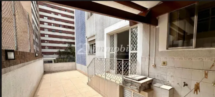 Apartamento com Quintal