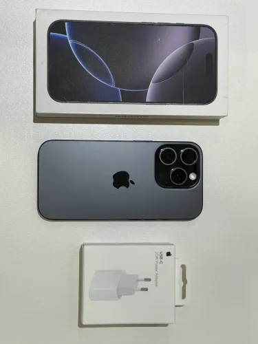 Apple iPhone 16 Pro (128 GB) - Titânio-preto