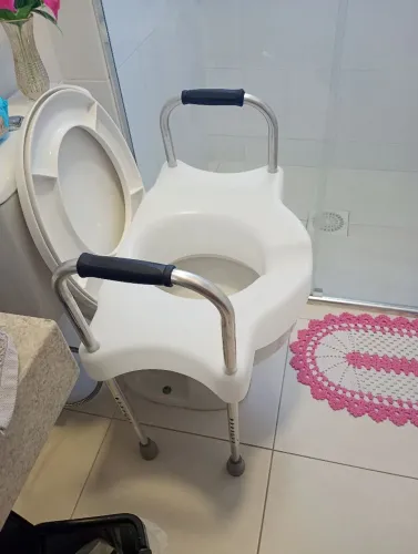 Adaptador pós cirurgia para vaso sanitário.