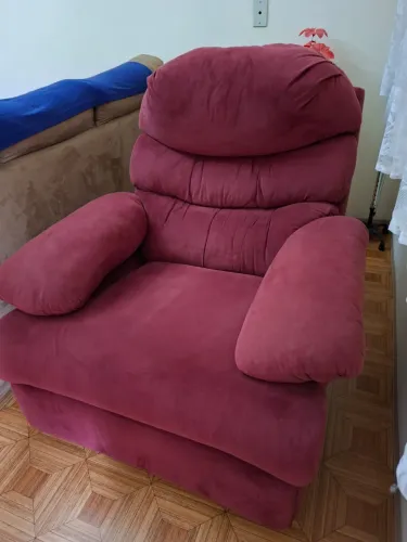 Cadeira reclinável de veludo marsala