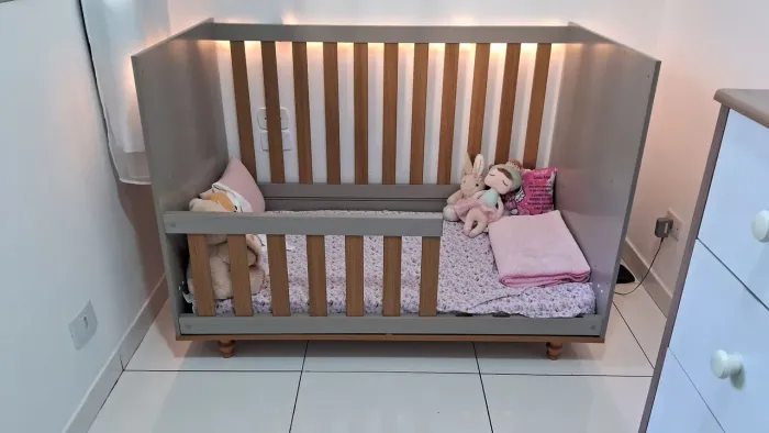Comoda + Berço Montessoriano em bom estado