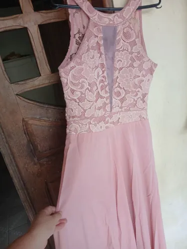 Vestido lindo de festa com bolsa