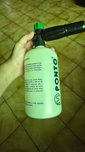 Snow foam e bico regulável com engate rápido. 