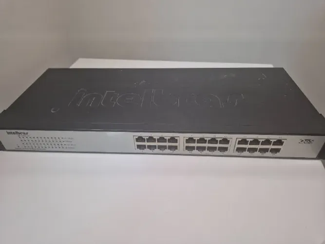 Switch Intelbras SF2400QR 24 Portas em Ótimo Estado