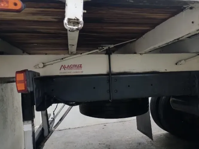 Carroceria truck 8 metros volvo