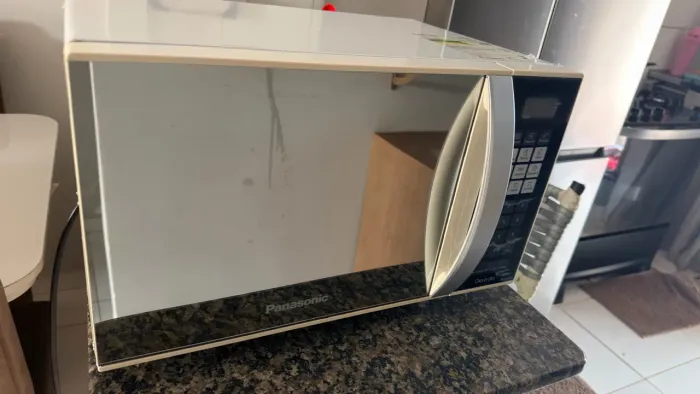 MICRO-ONDAS PANASONIC ESPELHADO, 27 litros