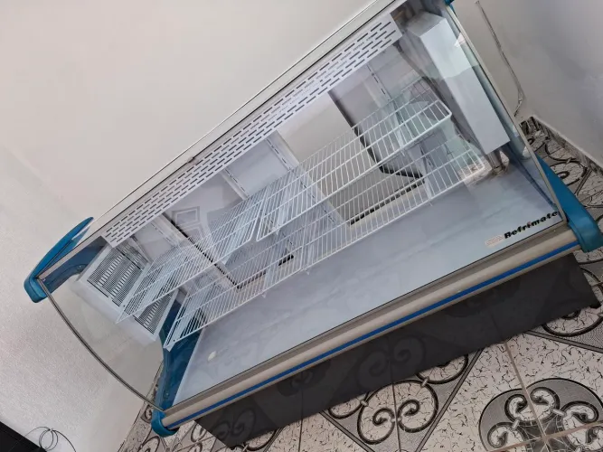 VITRINE REFRIGERADA VERTICAL SEMINOVA 