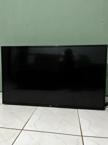 TV LG LED 51? - Muito nova