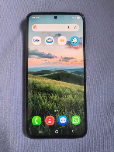 Celular Samsung quase novo