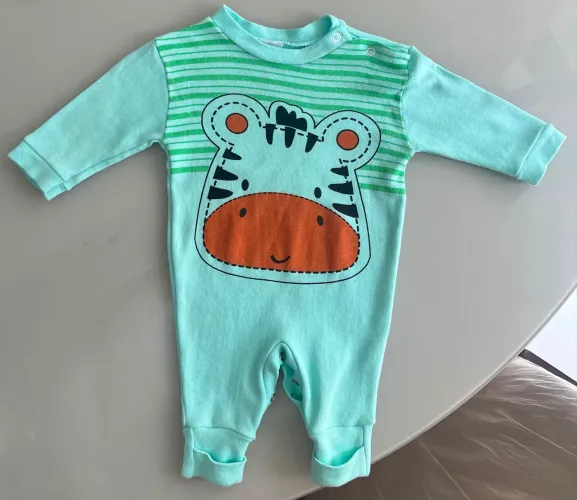 Vendo macacões de bebê - usados apenas duas vezes