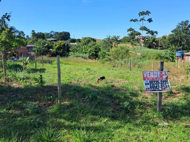 Vendo terreno medindo 12x27 metros.