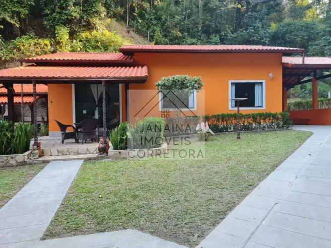 Casa linear em condomínio para venda com 4 quartos sendo 1 suíte - piscina, Guapimirim