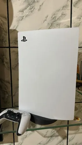 Ps5 standard em perfeito estado e sem marcas de uso.*