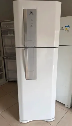 Geladeira Eletrolux SEMI NOVA 110v vender HOJE