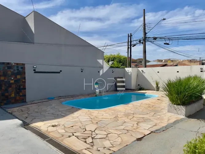 Casa à Venda com Piscina 62m² 2 Quartos Coliseu Zona Norte Londrina/PR