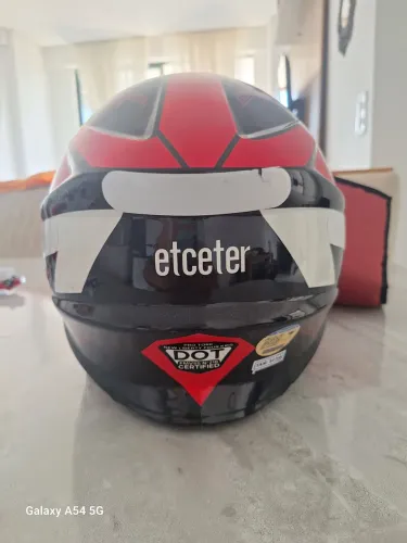Capacete infantil tamanho 54 com colete