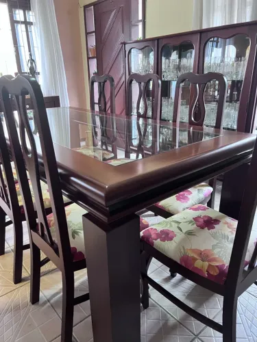 Conjunto de jantar madeira maciça com 8 cadeiras