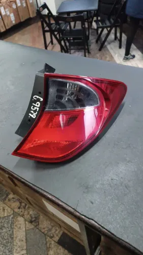 Lanterna lado direito Hb20 Hyundai 2020 a 2022 original  máscara negra