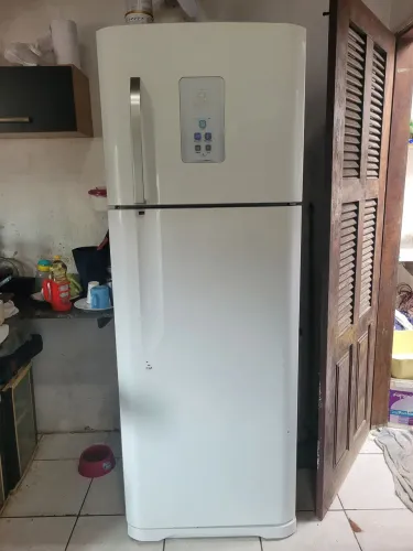 Geladeira Brastemp funciona normal nunca deu defeito 