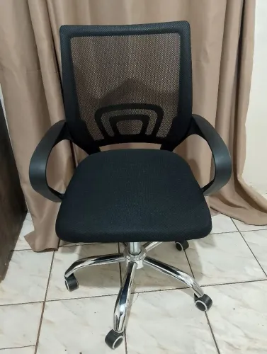 Cadeira de escritório semi nova $ 100,00