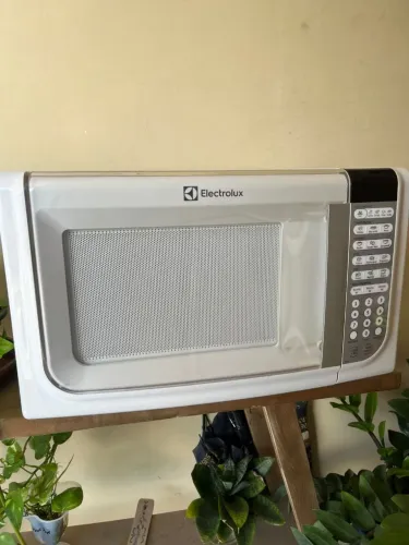 Microondas Electrolux 31 litros. Pouco usado. Semi movo 