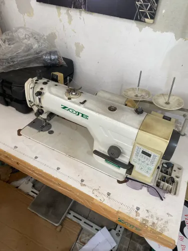 Máquina de costura reta industrial 