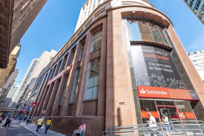 Conjunto comercial com 1577 metros privativos Centro Histórico