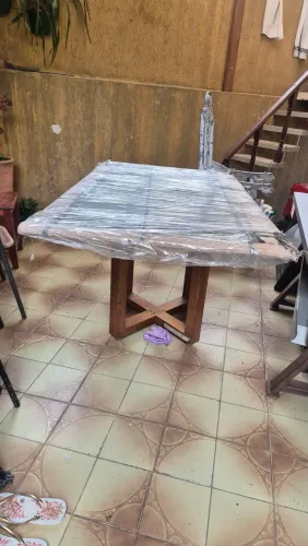 Mesa de vidro sem cadeira