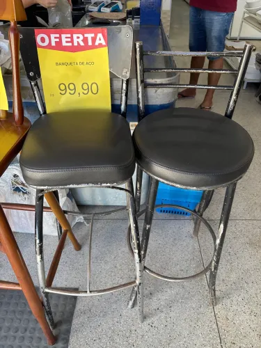 Bancos aço e madeira