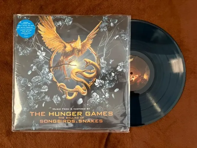 AVARIADO The Hunger Games: The Ballad Of Songbirds and Snakes - com Olivia Rodrigo