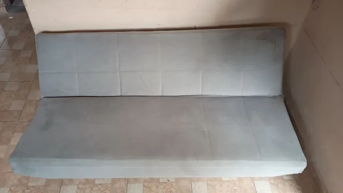 Sofá-Cama Cinza - Preço para Vender Rápido