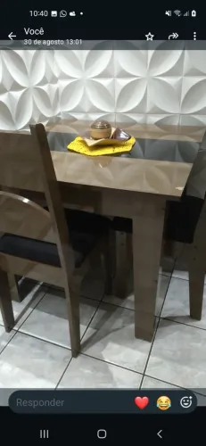 Mesa com 4 cadeiras semi nova