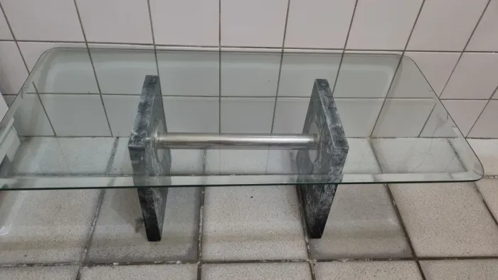 CENTRO DE SALA COM BASE DE MARMORE E INOX