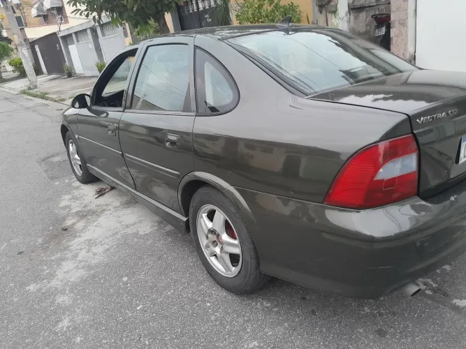 Chevrolet Vectra CD 2.2 16V / 2.0 16V Mec./aut. 2001