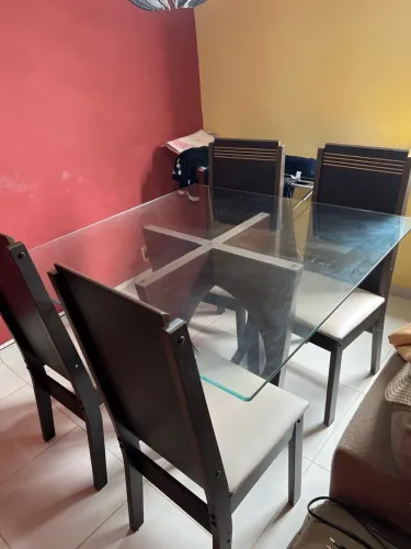 Mesa de Jantar com 4 Cadeiras ? Venda Urgente