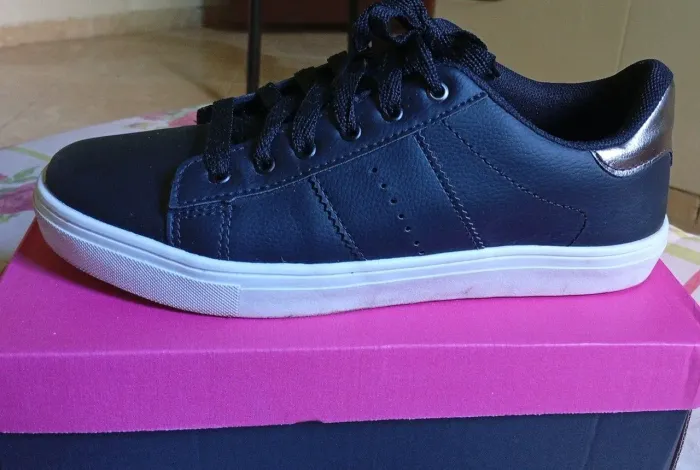 Vendo esse tênis feminino, usado somente uma vez !