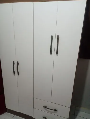 Quarda roupa 4 portas