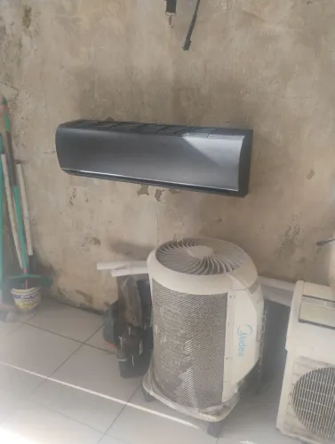 Ar condicionado 18 mil BTUs inverter funcionando perfeitamente cobre.. sem.gas vazamento .