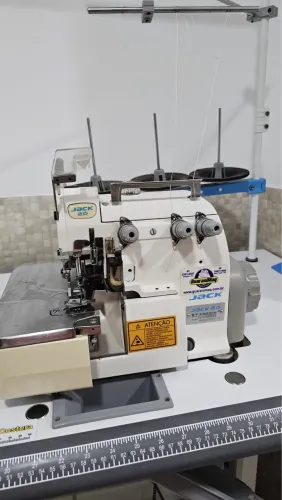 Máquina Overlock industrial Jack JK 803D 