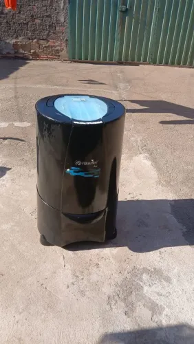 Vendo esta centrífuga 10 kilos semi nova nao troco